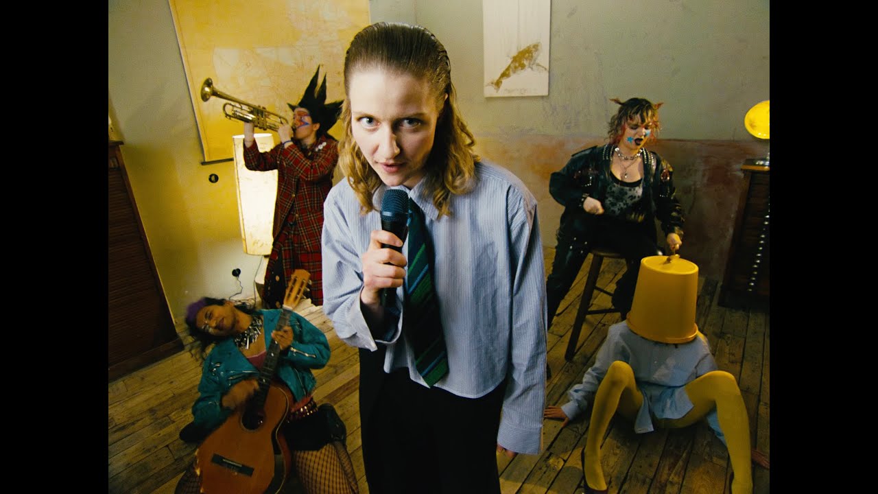Orange Soda - Going Crazy (Official Music Video) auf YouTube ansehen Orange Soda - Going Crazy (Official Music Video) auf YouTube ansehen