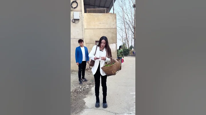 穷大妹和富小妹同时回娘家看望哥哥，走的时候……瞬间泪流满面 竟然是……兄妹情义深，#亲情 #感动瞬间#剧情#生活#人生百态#shorts - 天天要闻