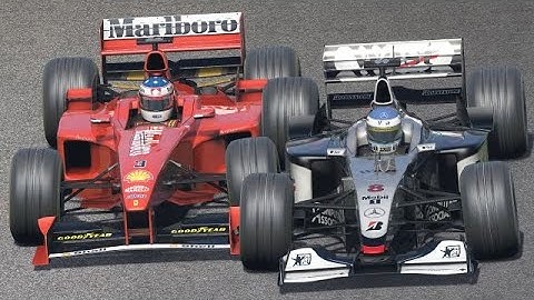 Michael Schumacher vs Mika Häkkinen - Ferrari F300 vs McLaren-Mercedes MP4/13 - F1 at Silverstone