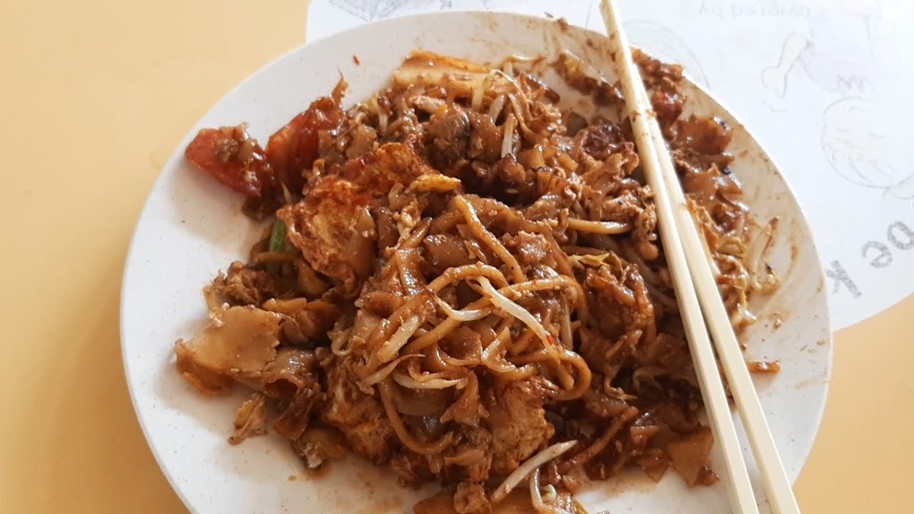 Ghim Moh Road Food Centre. Guan Kee Fried Kuay Teow. Queued Up 1 Hour for this Plate of Noodles