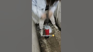 Dụng cụ thông bồn cầu bị tắc nghẽn bằng hơi cực mạnh