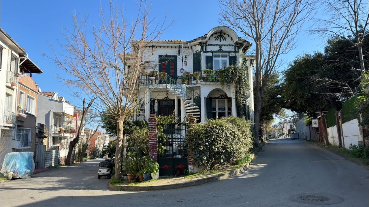 [4K HDR] Planet’ten Çınar Meydanında 3 Katlı İhtişamlı Ahşap Köşk İstanbul Adalar Büyükada Çınar