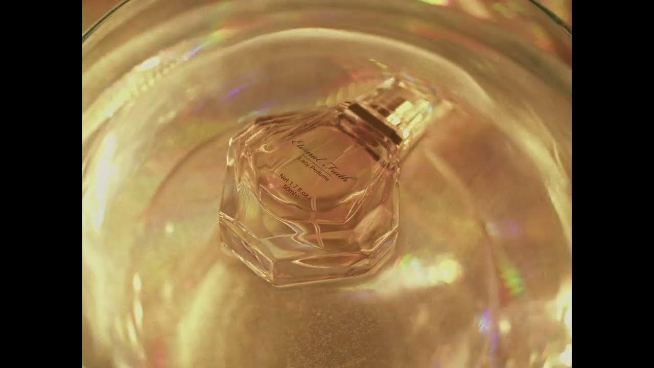 Behind the feminine eternal of Chanel N°5 perfume