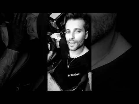 Bruno Gagliasso faz tatuagem em homenagem a família