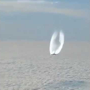 شاهد سرعة الطائرة  في الجو تم تصويرها  من طائرة اخرى