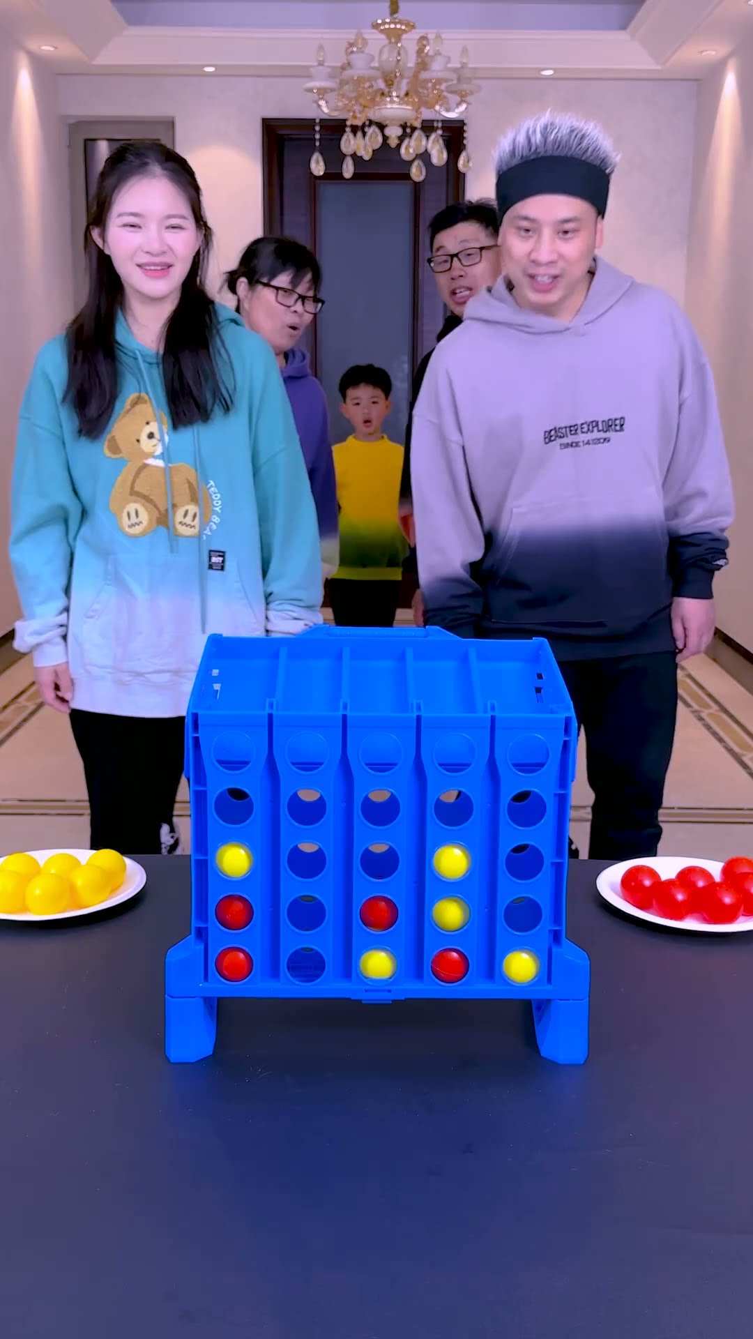 (4) Gobang Challenge: Can You Play This Game?#Funnyfamily#Partygames#Shorts#Challenge