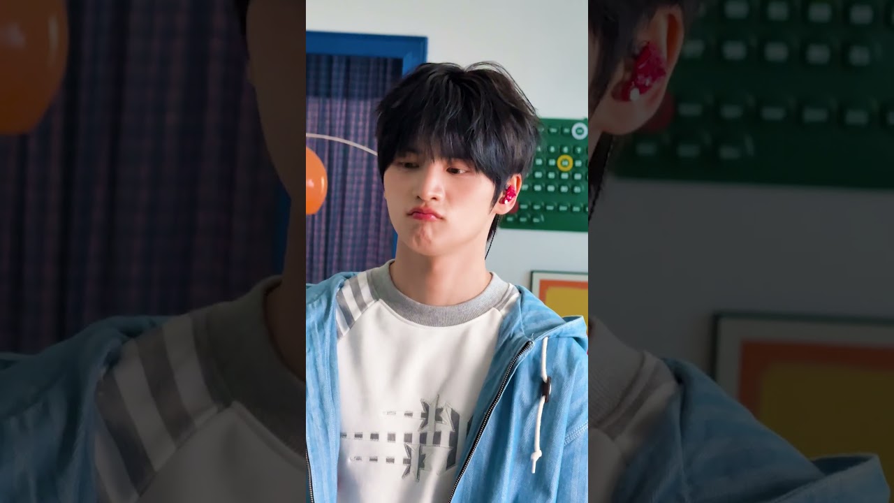 在 YouTube 上觀看「'HOOKED - NOWZ (나우즈), Nigel鄭偉傑' Live Clip (NOWZ Ver.) Behind 📹」 在 YouTube 上觀看「'HOOKED - NOWZ (나우즈), Nigel鄭偉傑' Live Clip (NOWZ Ver.) Behind 📹」