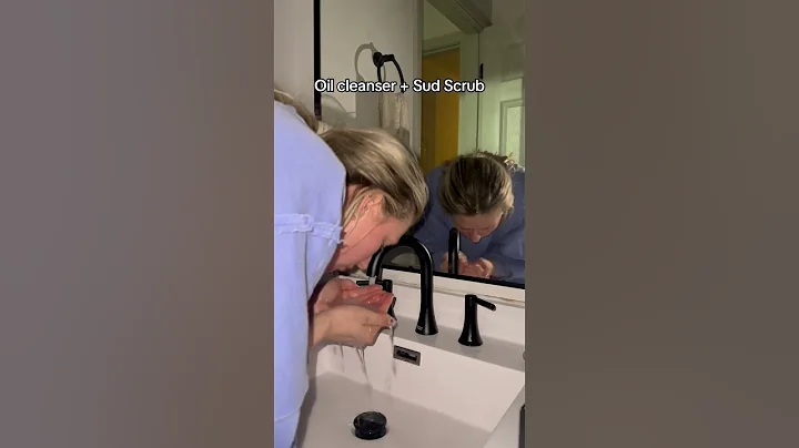 This combination is 🔥🤌🏼#sudscrub  #oilcleansing #sensitiveskin #showerproducts #facescrubber