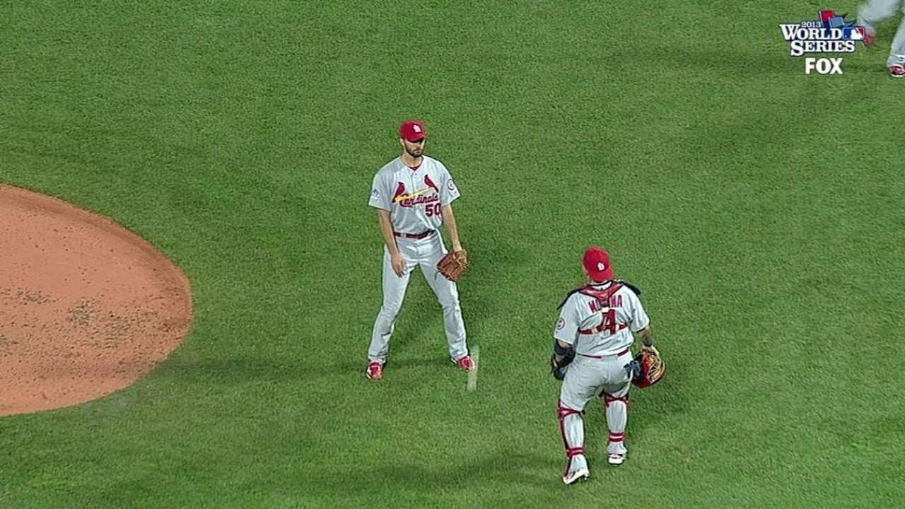 Adam Wainwright and Yadier Molina miscommunication leads to pop up falling  between them