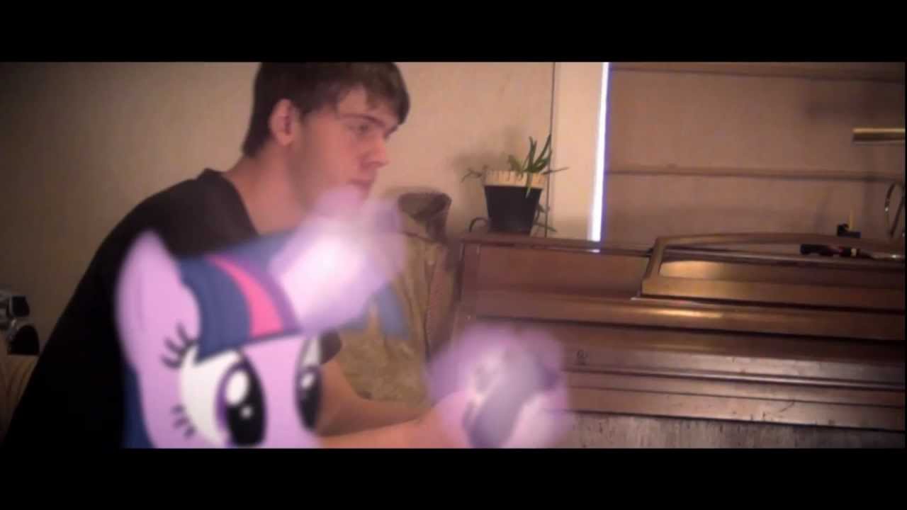 Twilight is Tired of Call of Duty (PIRL) - Twilight can be fun to play Xbox with, but she's really terrible at first person shooters.