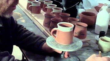 SIMON LEACH POTTERY  ~   To decorate or not to, or if so ... how ?