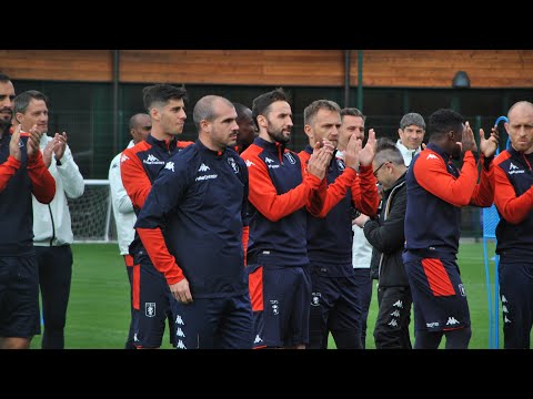 Genoa, i tifosi caricano la squadra prima della trasferta di Verona cantando “Gente di Mare”