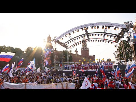 Российские олимпийцы спели гимн на Красной площади