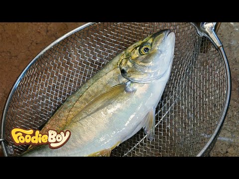 Sliced Raw Big Eye Travally / Seoul Korea / 줄무늬 전갱이 회 / 서울 노량진 수산시장