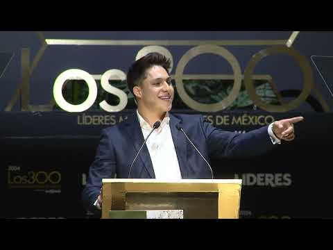 Osmar Olvera en la comida de Los 300