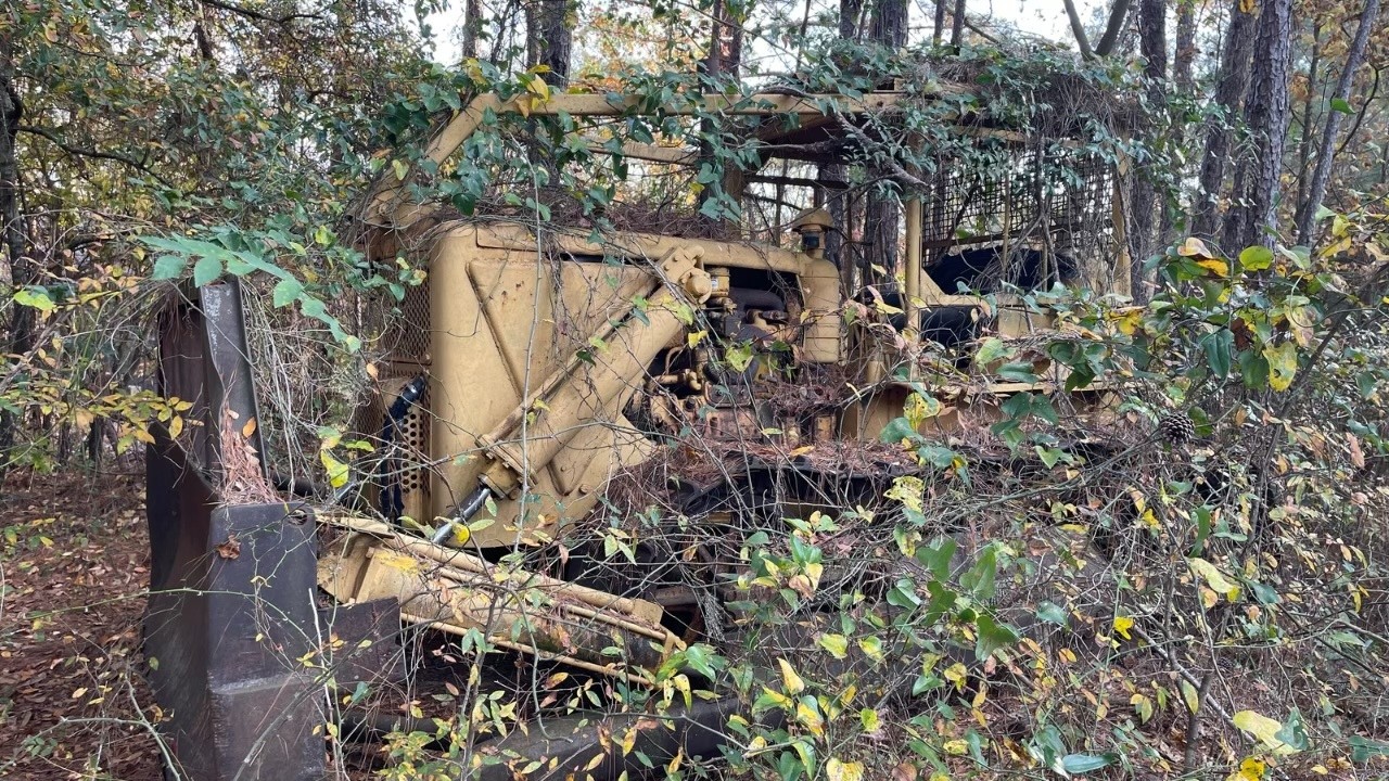 1945 CATERPILLAR D7 ABANDONED IN THE WEEDS OVER 40 YEARS… WILL IT RUN?