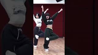 Similar Action Between Swalla And O.o