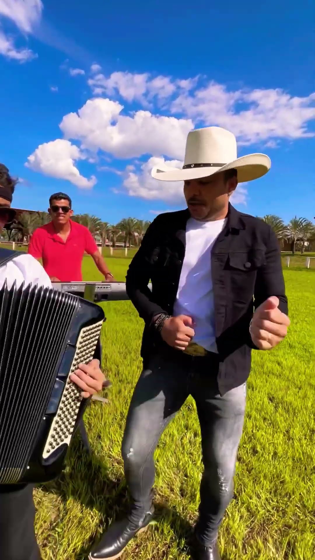 Leãozinho estourou com a música forró do meu Goiás comenta aí galera #boanoiteee #leaozinho