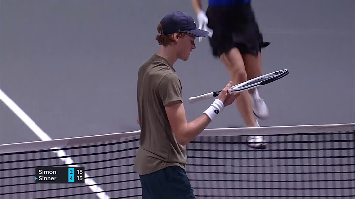 Sinner loses racquet… hits the ball with his head