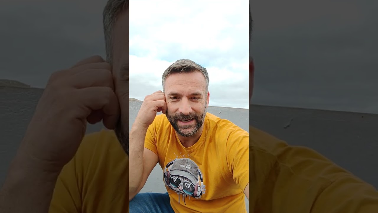 Ratito en la huerta.