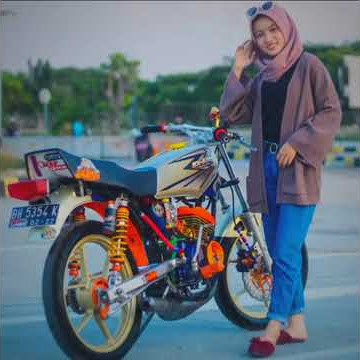 story' wa cewek foto bareng RX king