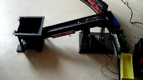 Hornby conveyor and class 08 shunter