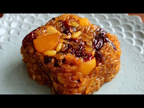 yaksik-(sweetened-rice-with-dried-fruits-&-nuts:-약식)