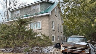 ABANDONED NEIGHBOURHOOD of 1950s houses left completely forgotten