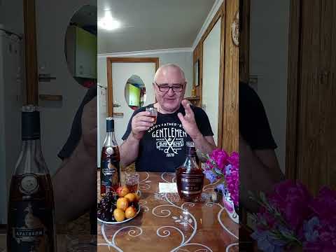 Коньяк грузинский" Арагвели "и южноосетинский "Бурсамдзели."