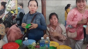 Quá đông bà con về Mẹ Mẫu Tiền Giang vía mẫu dùng bánh xèo chay