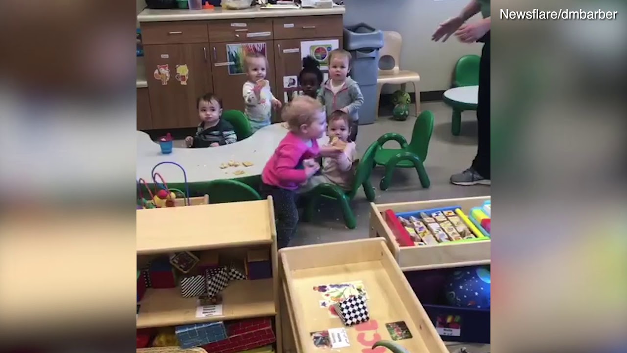 Delighted toddler chuckles after being reunited with military dad - YouTube