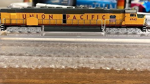 Unboxing and review of a Bachmann N scale DDA40X 6942