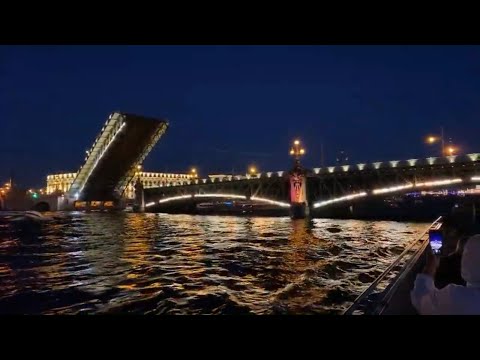 Video: Ice Trams That Ran Along The Neva In St. Petersburg - Alternative View