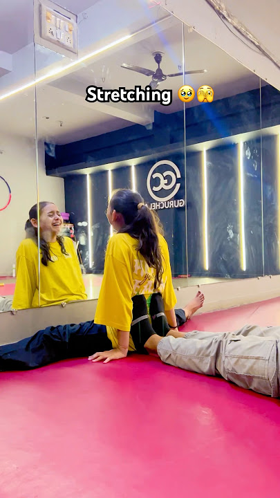 Stretching is very hard🥹🫣 #kashishpatel #workout #hardwork #dailypractice #stretching #practice