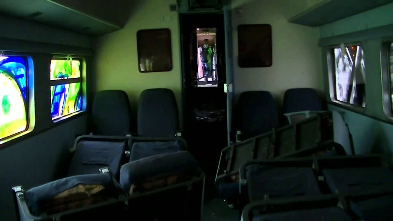 Estación de Sariñena: Material Talgo abandonado