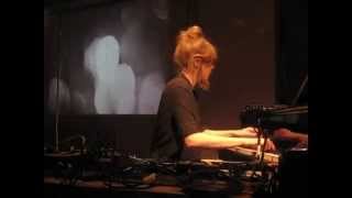 Poppy Ackroyd - Feathers + Rain (Live @ Cafe OTO, London, 20/12/14)