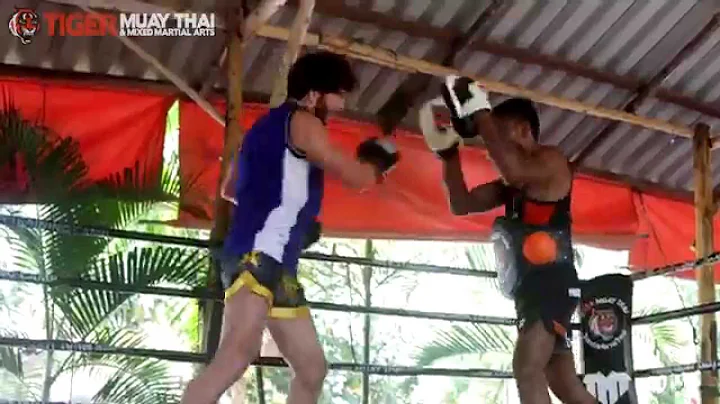 World Muay Thai Champion Training: Ric Barnhill