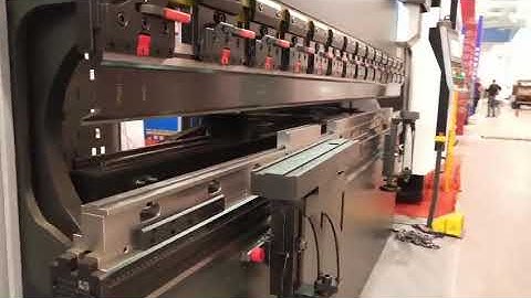 New design 6+1 Axis SNC53 Metal CNC bending machine,WC67K 100Tonx3200 CNC Press brake in Exhibiton