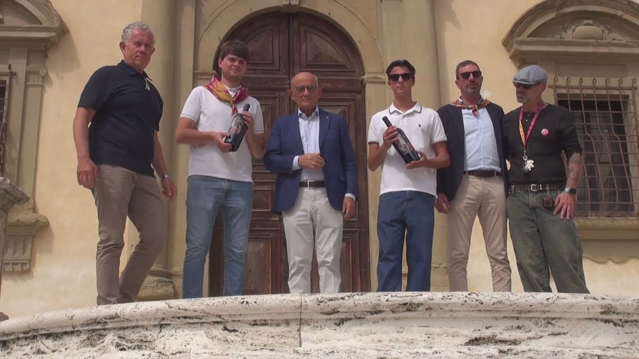 Giostra, Fraternita omaggia Porta del Foro