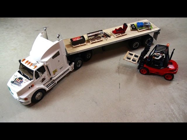 RC ADVENTURES - Graveyard Shift - Loading & Transport with 1/14th Scale Forklift