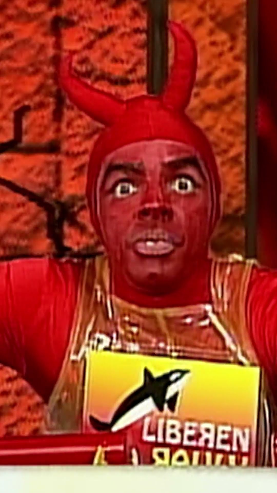 El Diablito hace de las suyas con la tierra ??? #DerbezEnCuando #humor #comedia
