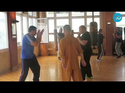 Polizei Uster im Training bei Shaolin-Mönch