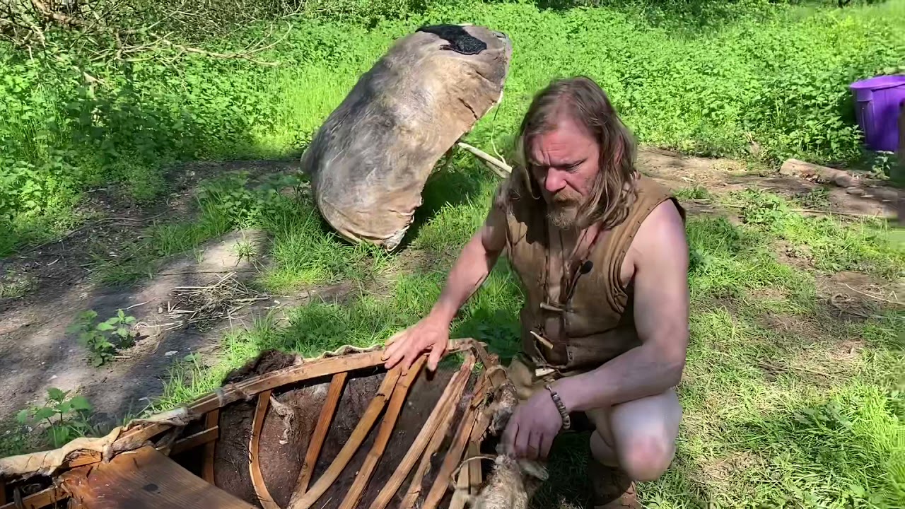 Восстановление кожаной лодки, известной как коракл