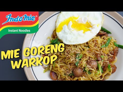 FIRST TIME EATING INDOMIE GORENG!! (Famous Indonesian Noodles). 