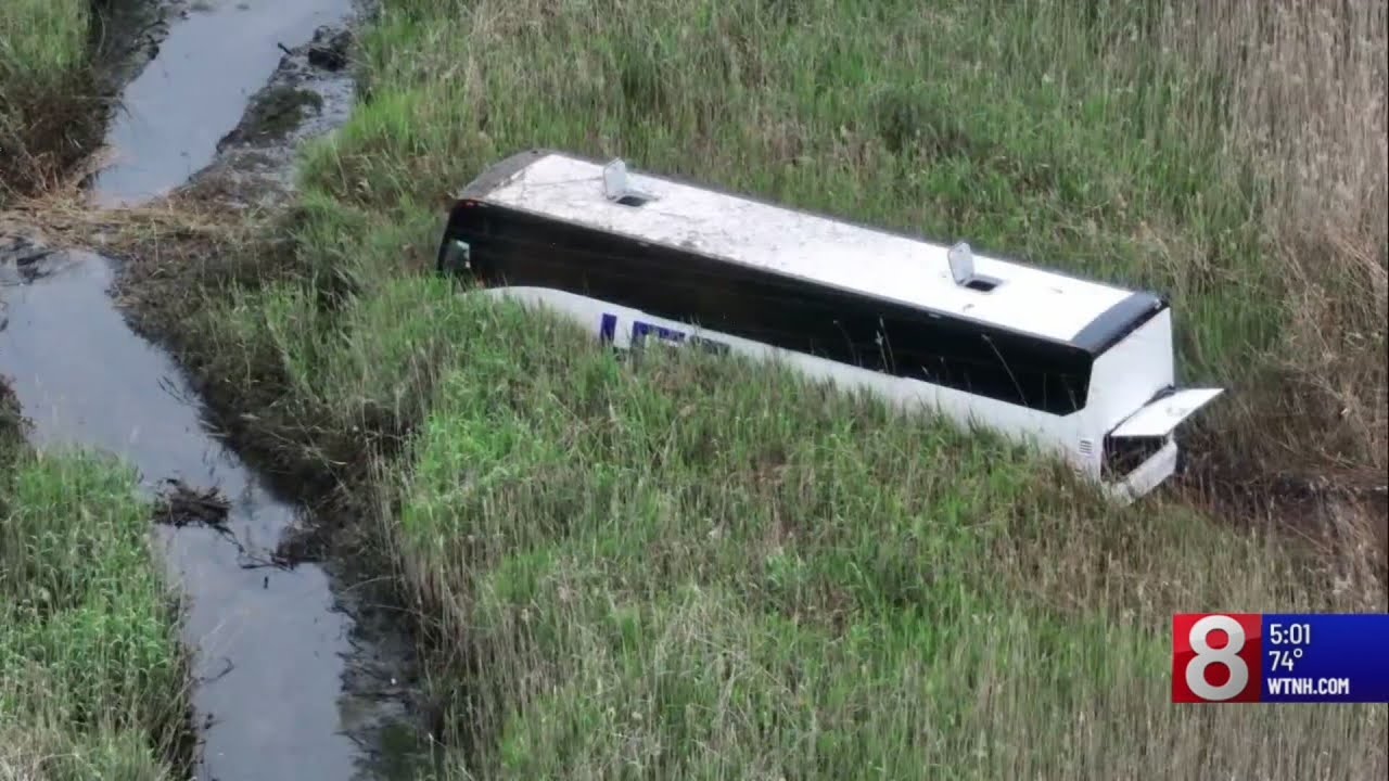 2 injured after charter bus crashes on Interstate 91 in New Haven