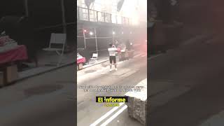 Una densa nube de humo negro alarmó a decenas de personas tras la explosión de un vehículo cerca del