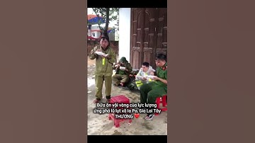 Bữa ăn vội vàng của các anh chiến sĩ trong mùa lũ thương vô cùng. #viral #vietnam #congannhandan .