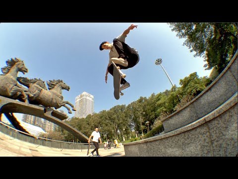 Video: Skateboarder Bola Keranjang Brno, CZ