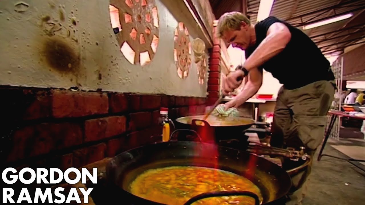 Gordon Ramsay Cooks For Malaysian Royalty | Gordon's Great Escape - YouTube
