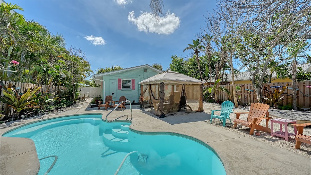 The Sandbox- 2 bed/1.1 bath in Holmes Beach, FL. With BeachRentals.mobi